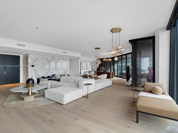 1000 Biscayne Blvd # 2402, Miami FL 33132 — #A11857238