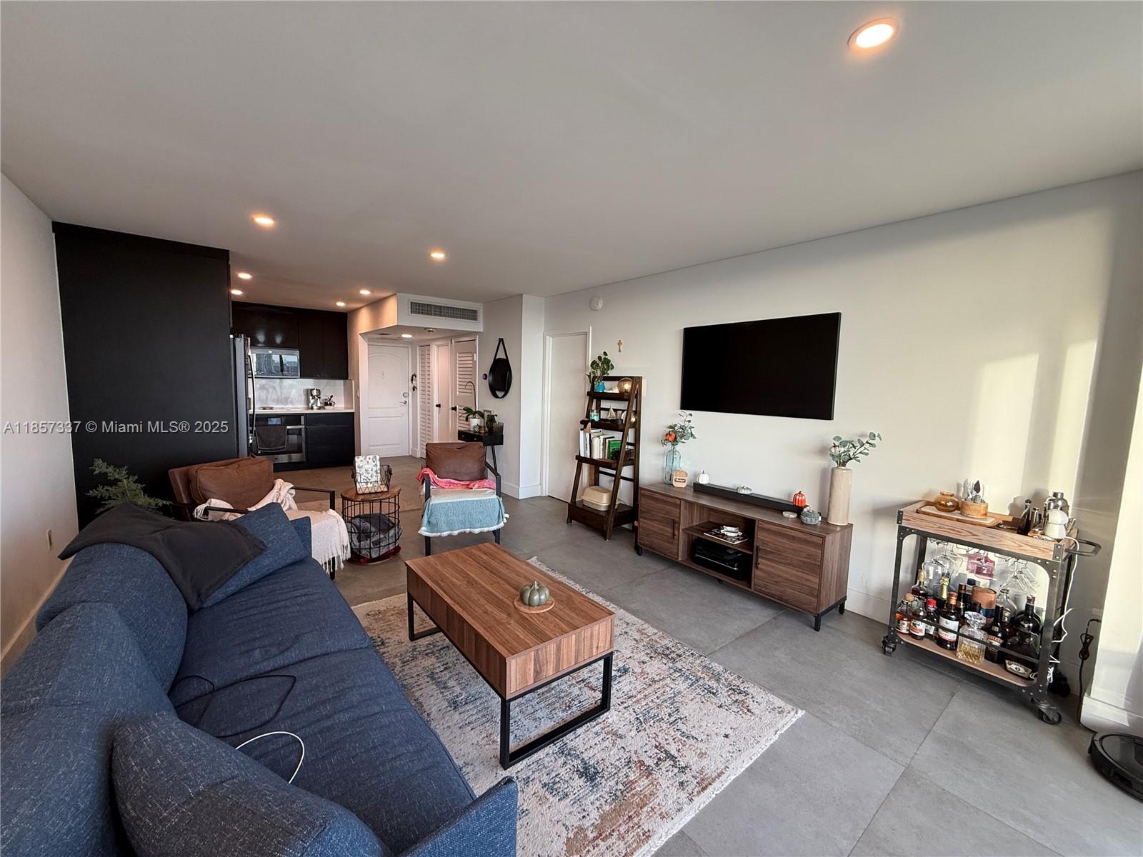 f3b61b38-6617 3625 N Country Club Dr, Aventura FL 33180 — #A11857337