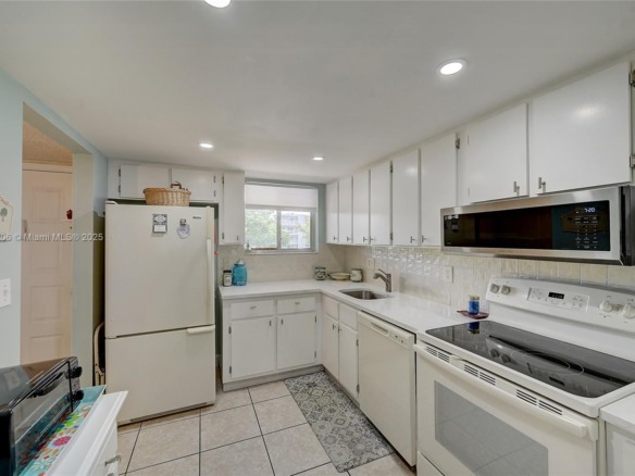 3186 Via Poinciana # 203, Lake Worth FL 33467 — #A11858206