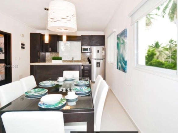 Los Corales Los Corales # 101, La — #A11860093