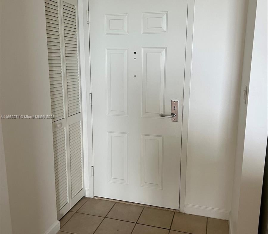 900