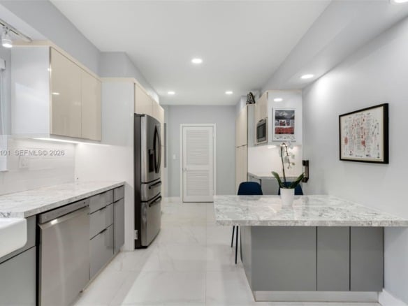 1410 Cleveland Rd, Miami Beach FL 33141 — #A11863101