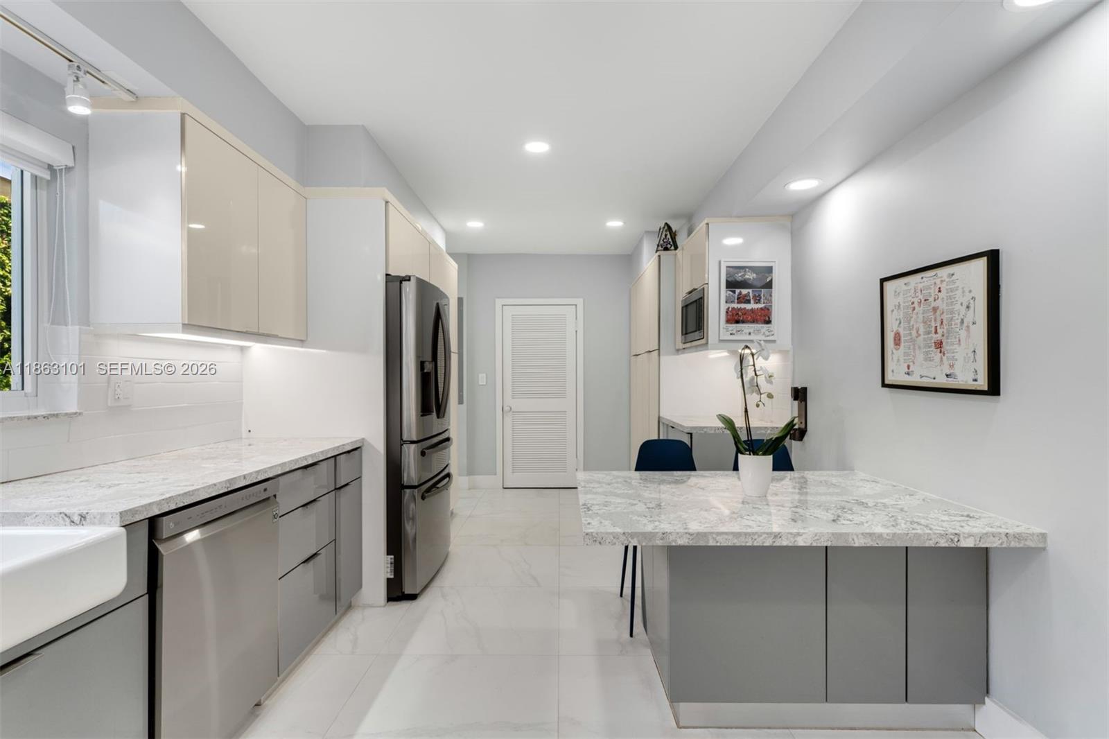 f3b61b38-6863 1410 Cleveland Rd, Miami Beach FL 33141 — #A11863101
