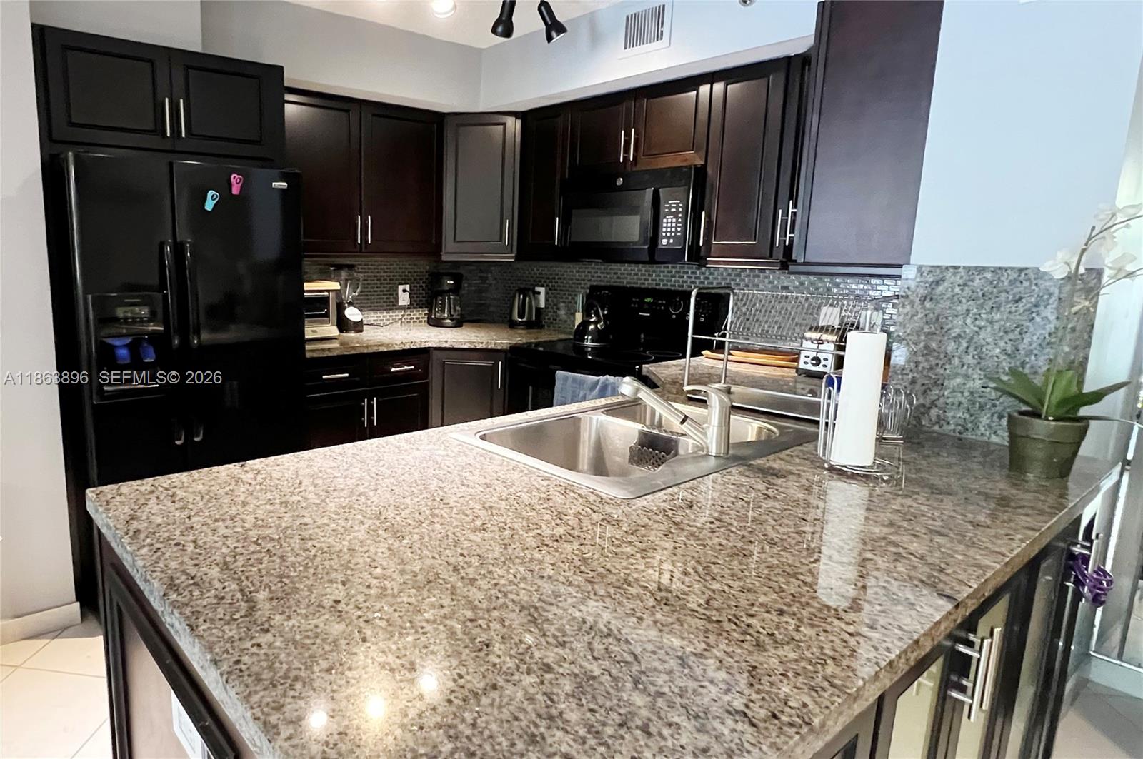 f3b61b38-6906 19555 E Country Club Dr # 8305, Aventura FL 33180 — #A11863896