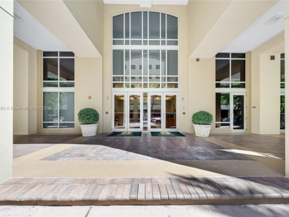 135 San Lorenzo Ave # 150, Coral Gables FL 33146 — #A11866550