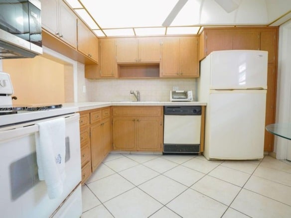 215 SE 3rd Ave # 401D, Hallandale Beach FL 33009 — #A11868120