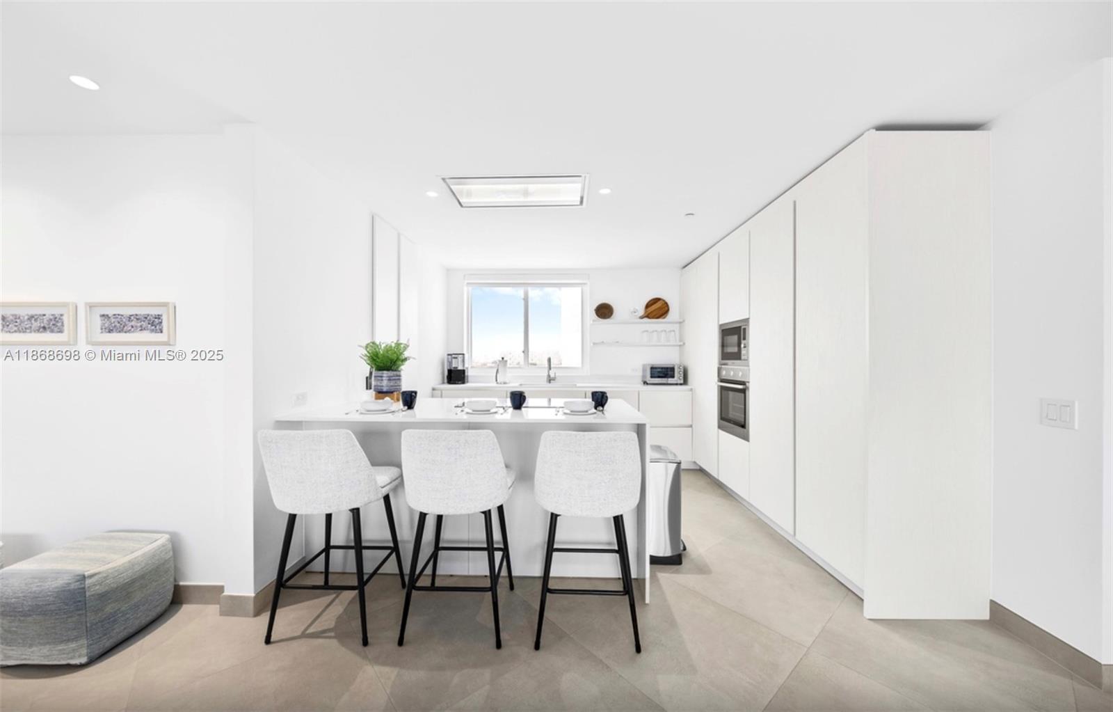 f3b61b38-7090 Eagle Beach NW Eagle Beach # 2A, AU AUA — #A11868698