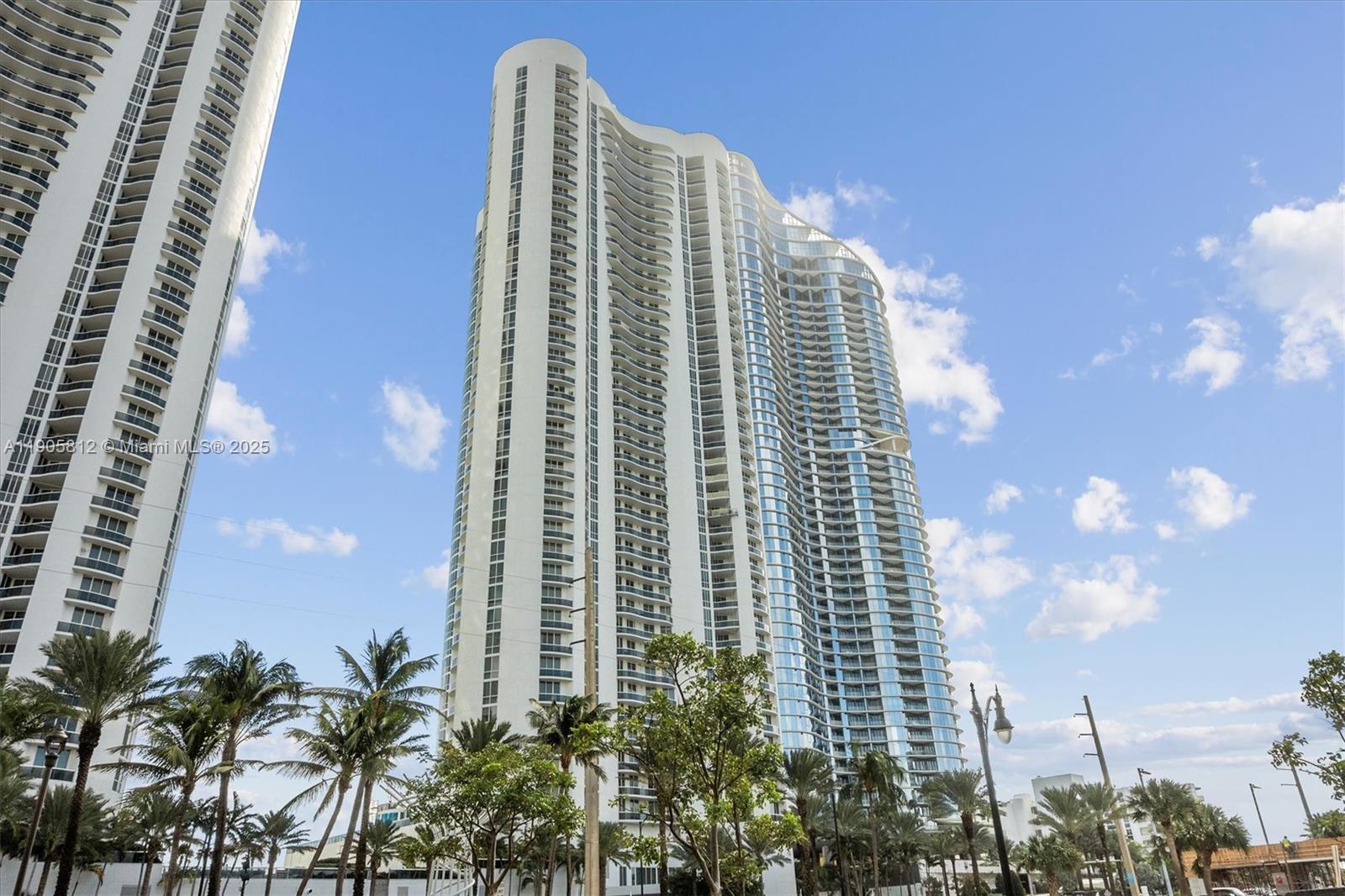 f3b61b38-712 15811 Collins Ave # 3405, Sunny Isles Beach FL 33160 — #A11905812
