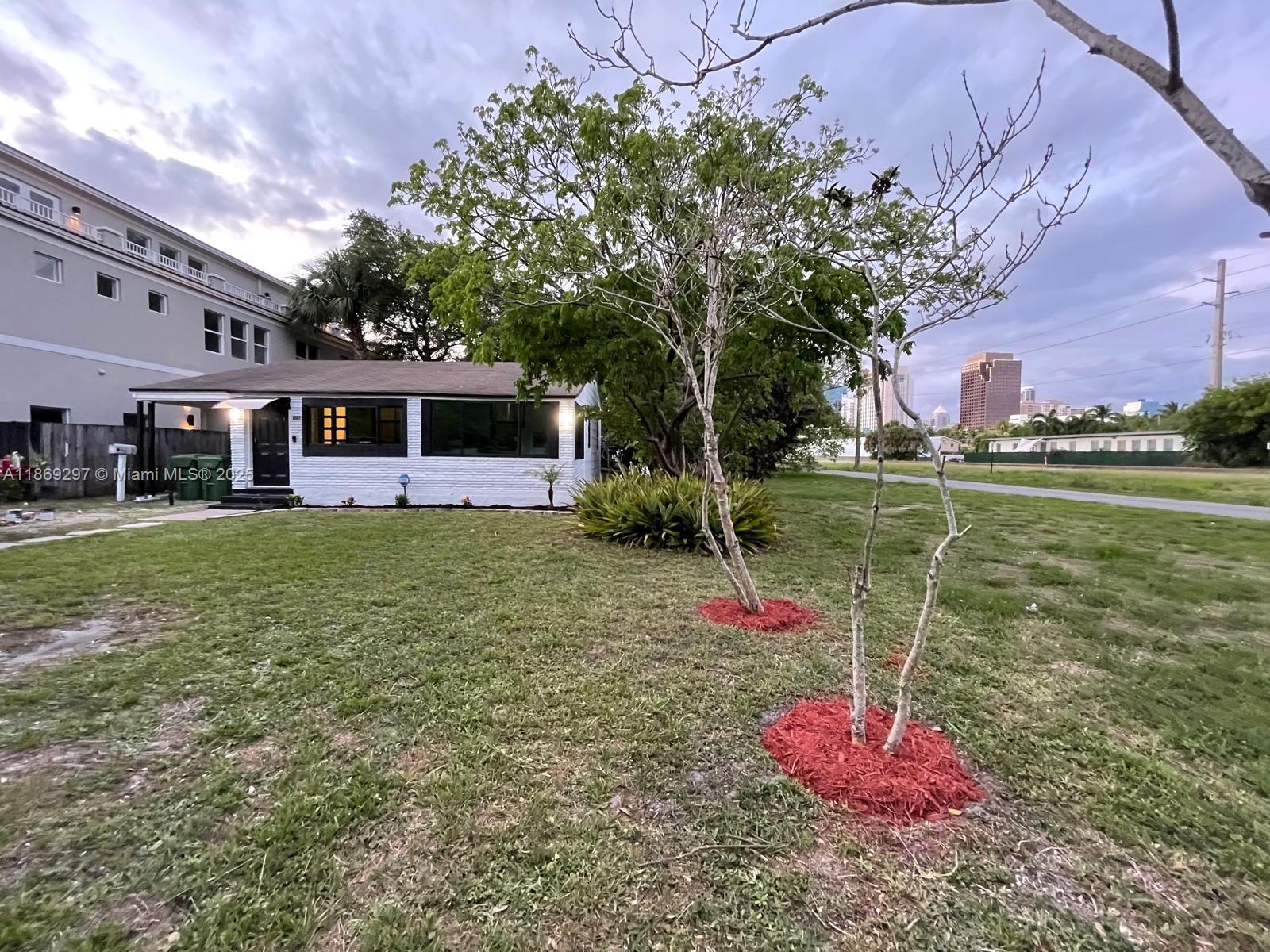 f3b61b38-7126 207 SW 11th Street, Fort Lauderdale FL 33315 — #A11869297