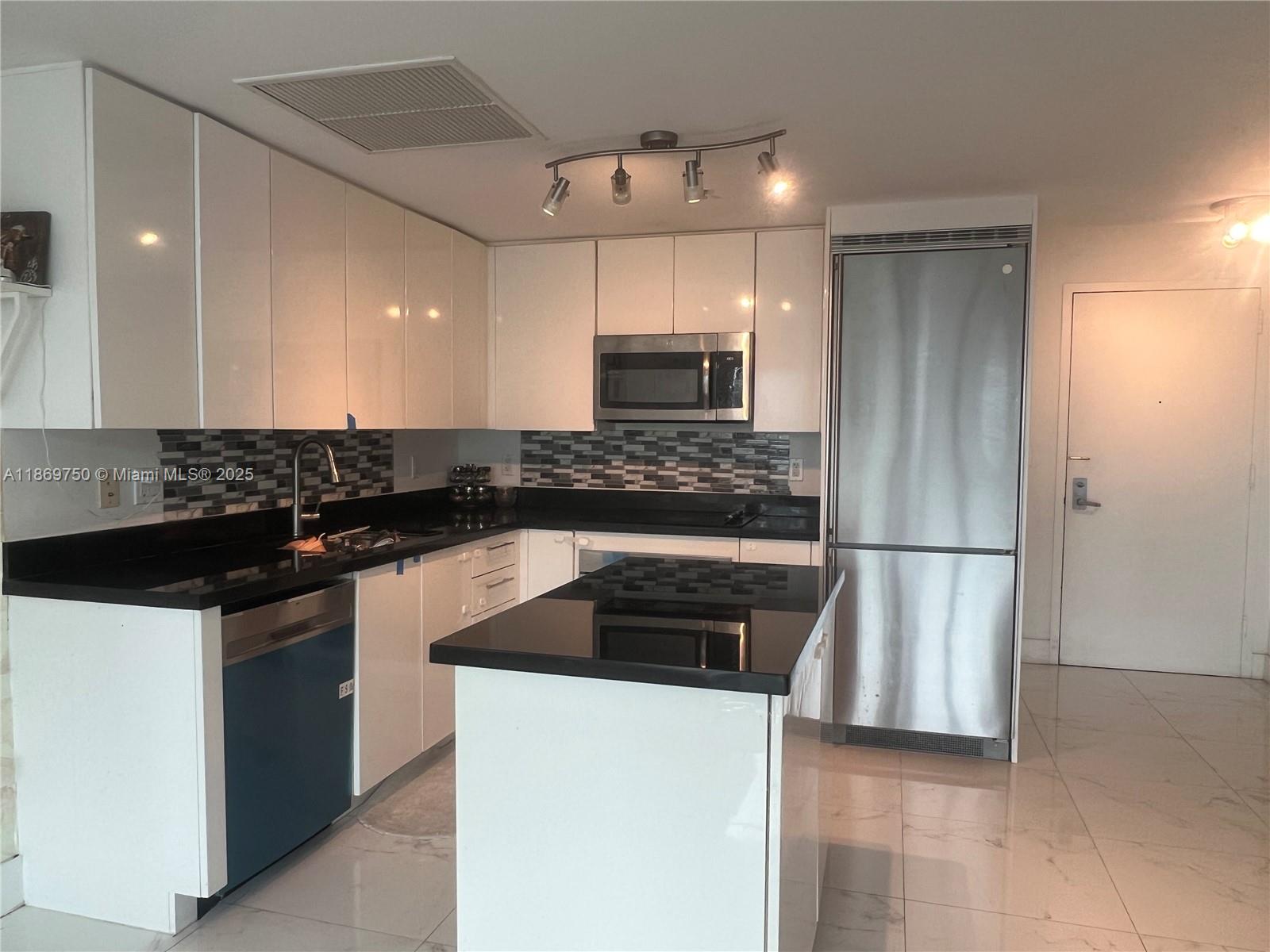 f3b61b38-7154 92 SW 3rd St # 3803, Miami FL 33130 — #A11869750