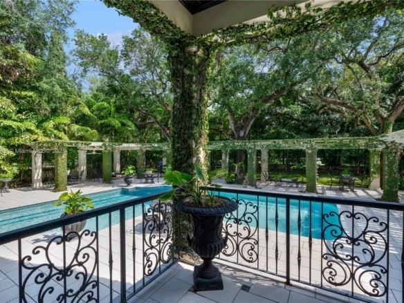 612 Sunset Dr, Coral Gables FL 33143 — #A11869893