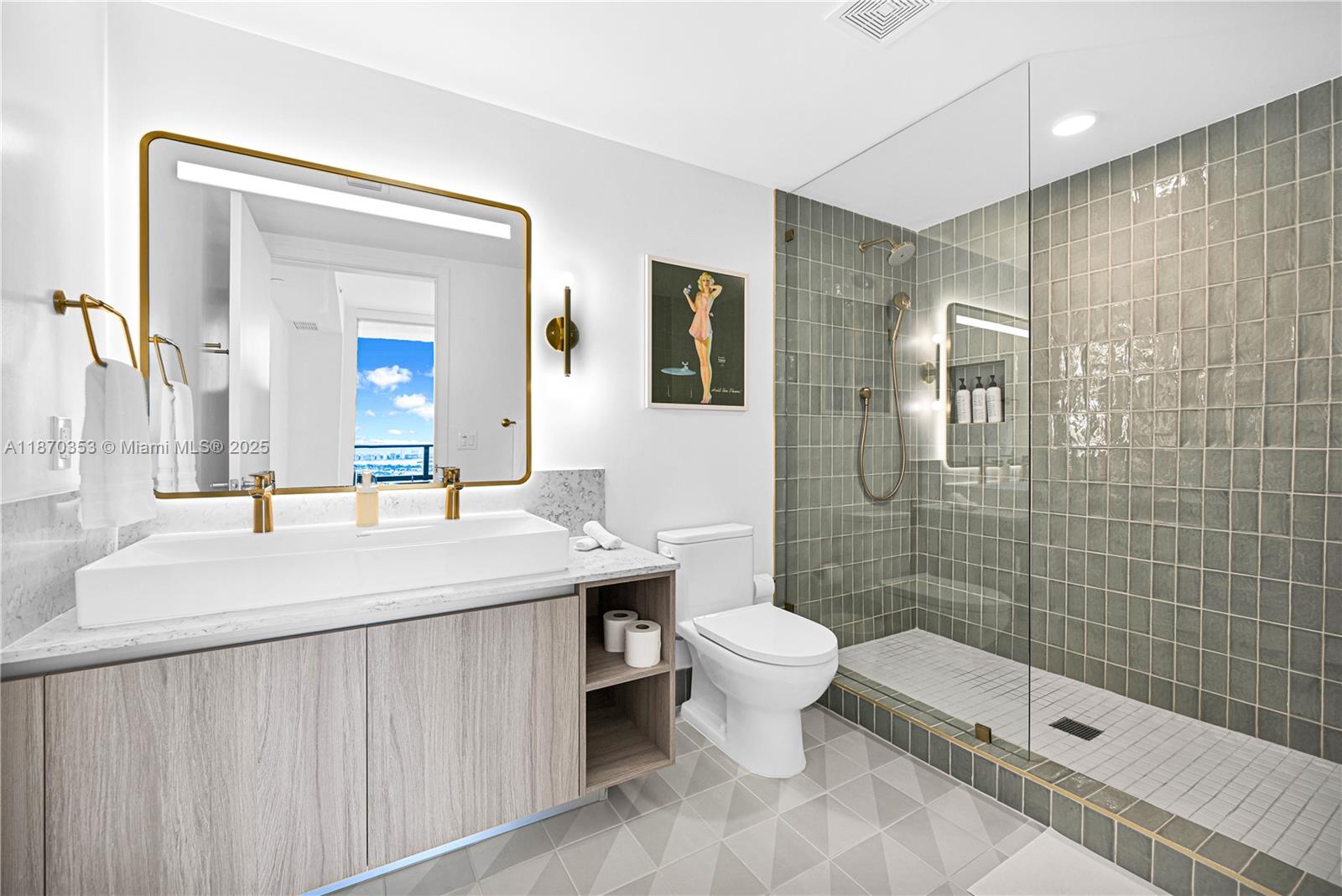 f3b61b38-7177 159 NE 6th St # 4015, Miami FL 33132 — #A11870353