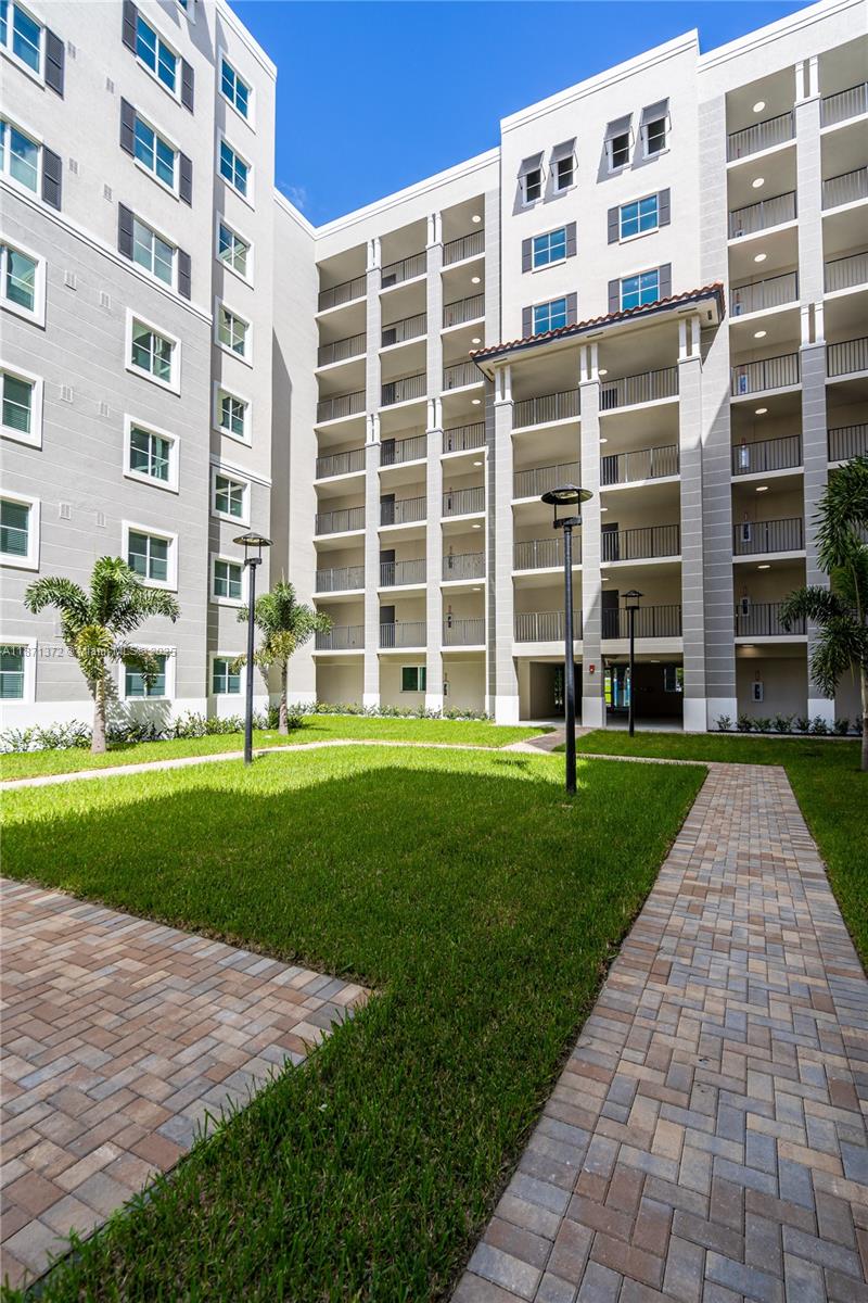 f3b61b38-7235 400 NW 112th Ave # 818, Sweetwater FL 33172 — #A11871372