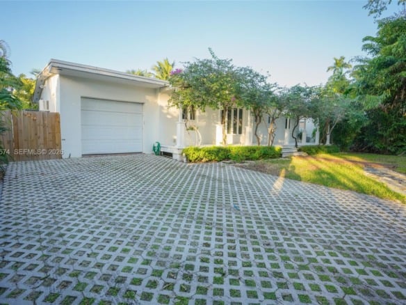 355 Redwood Ln, Key Biscayne FL 33149 — #A11871574