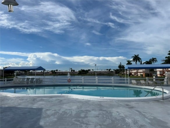 815 SW 10th Ter # 15V, Hallandale Beach FL 33009 — #A11872074