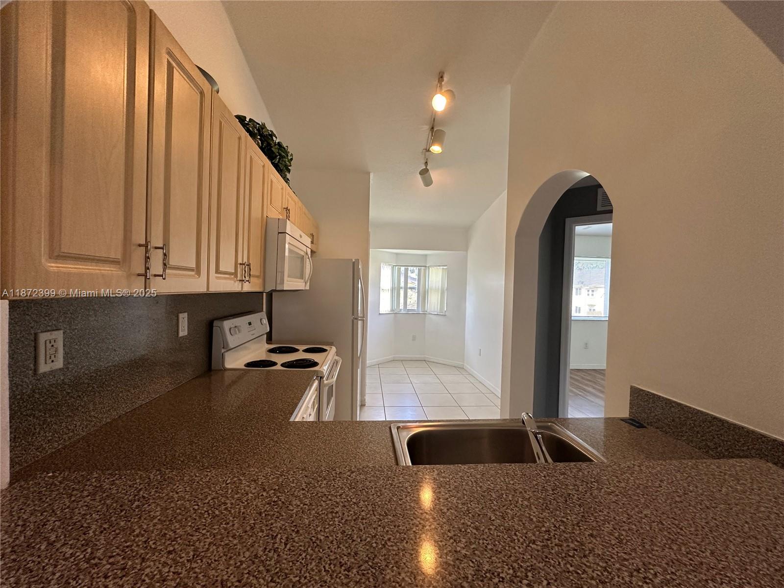f3b61b38-7285 3398 NE 9th Dr # 202, Homestead FL 33033 — #A11872399