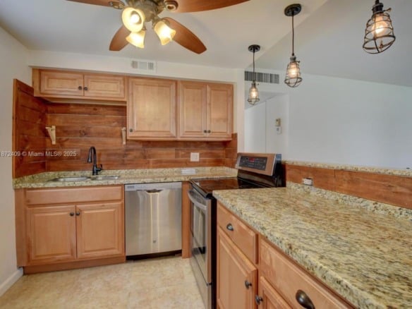 21 Saxony A # 21, Delray Beach FL 33446 — #A11872409