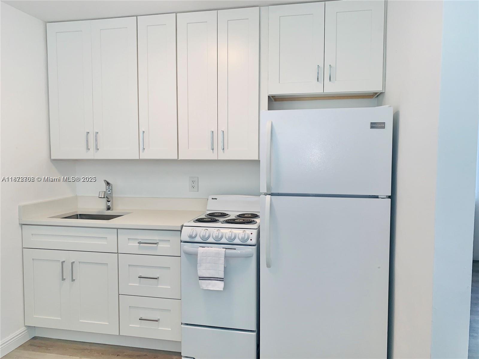 f3b61b38-7302 116 SE 9th Ct, Hallandale Beach FL 33009 — #A11872708