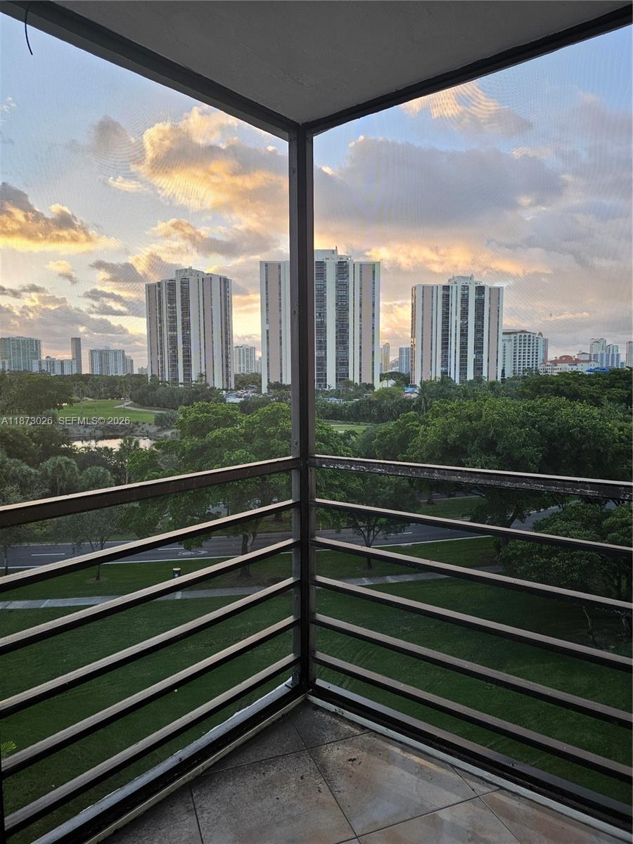 f3b61b38-7317 20400 W Country Club Dr # 711, Aventura FL 33180 — #A11873026