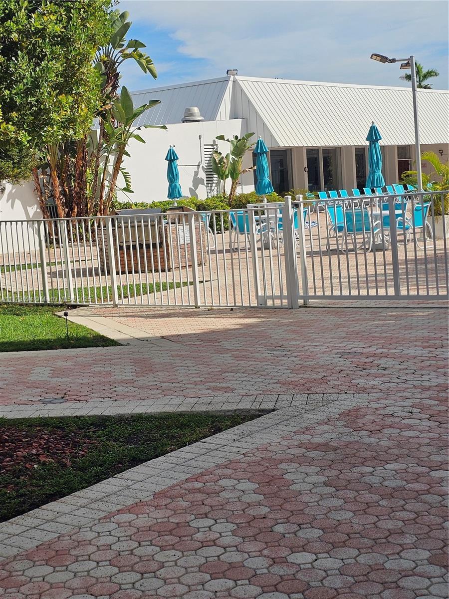 f3b61b38-7323 20400 W Country Club Dr # 315, Aventura FL 33180 — #A11873094