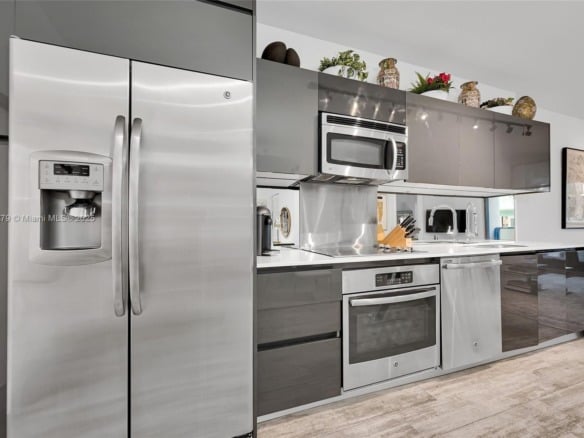 31 SE 6th St # 304, Miami FL 33131 — #A11873279