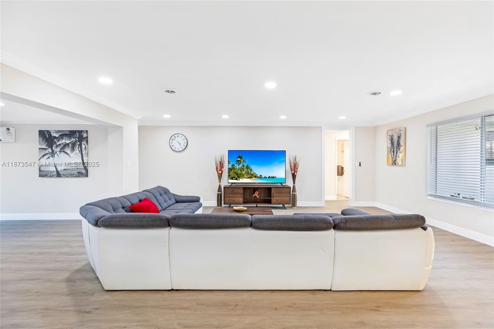f3b61b38-7347 5740 NE 19th Ave, Fort Lauderdale FL 33308 — #A11873547