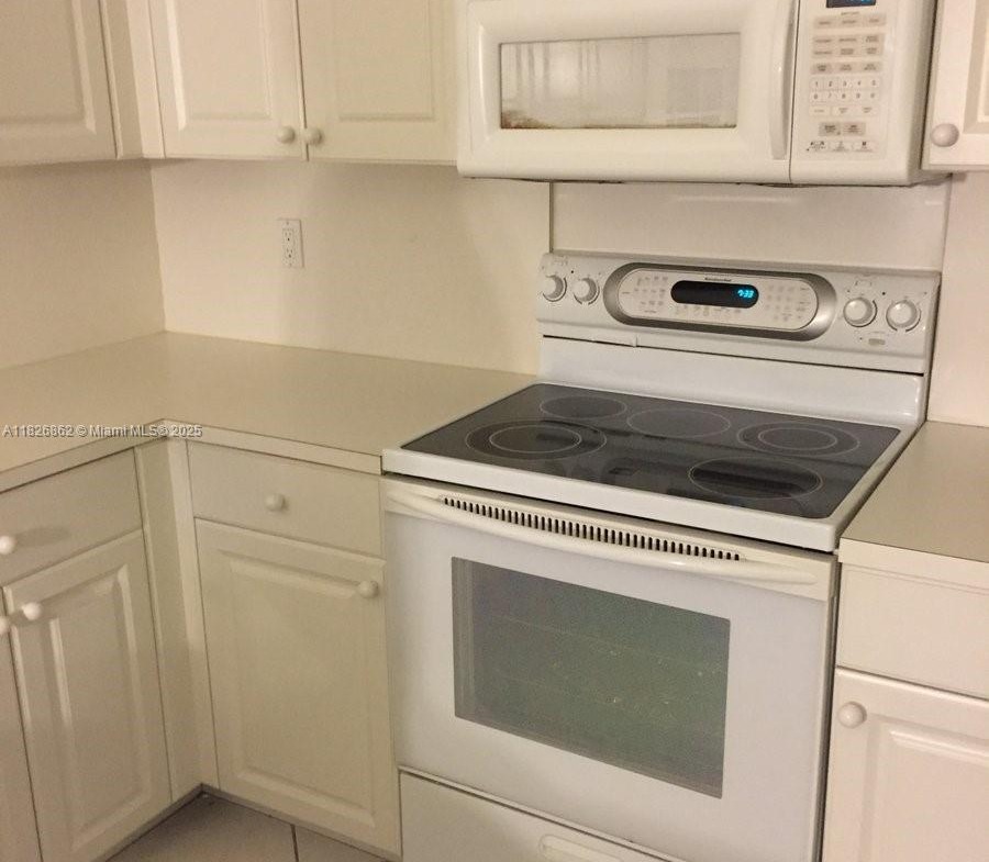 900
