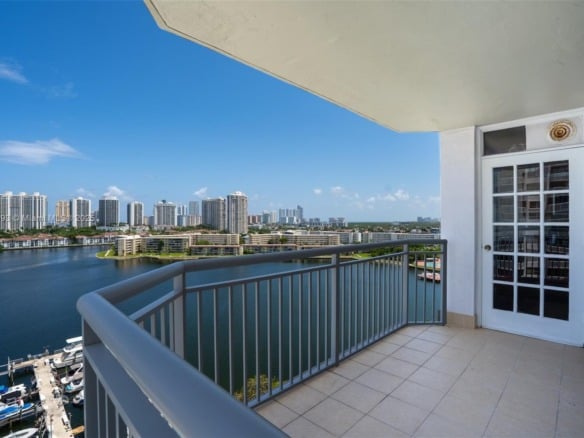 18041 Biscayne Blvd # 1404, Aventura FL 33160 — #A11874693