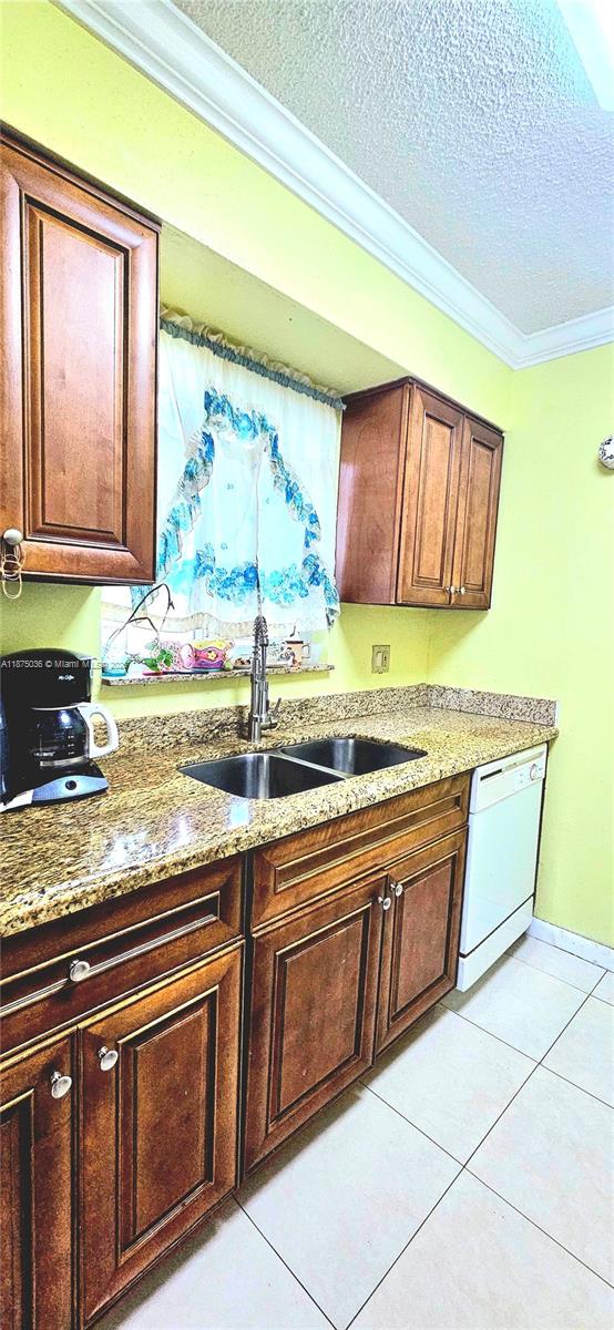 f3b61b38-7406 5704 SW 37th St, West Park FL 33023 — #A11875036