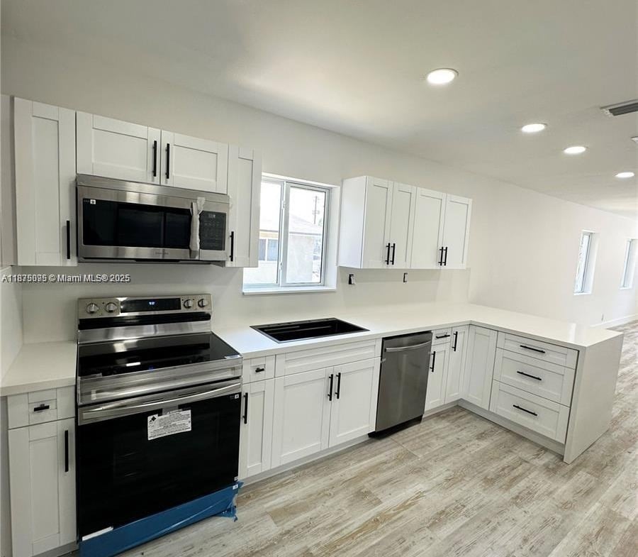 900