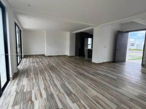 Listing #A11875243