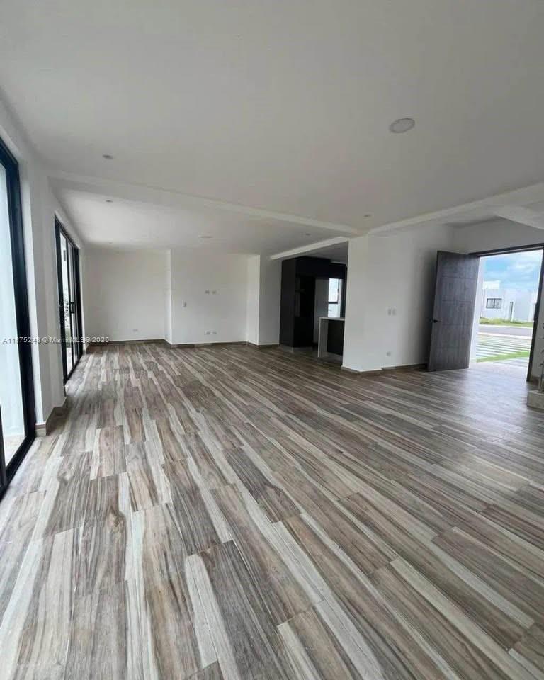 Listing #A11875243
