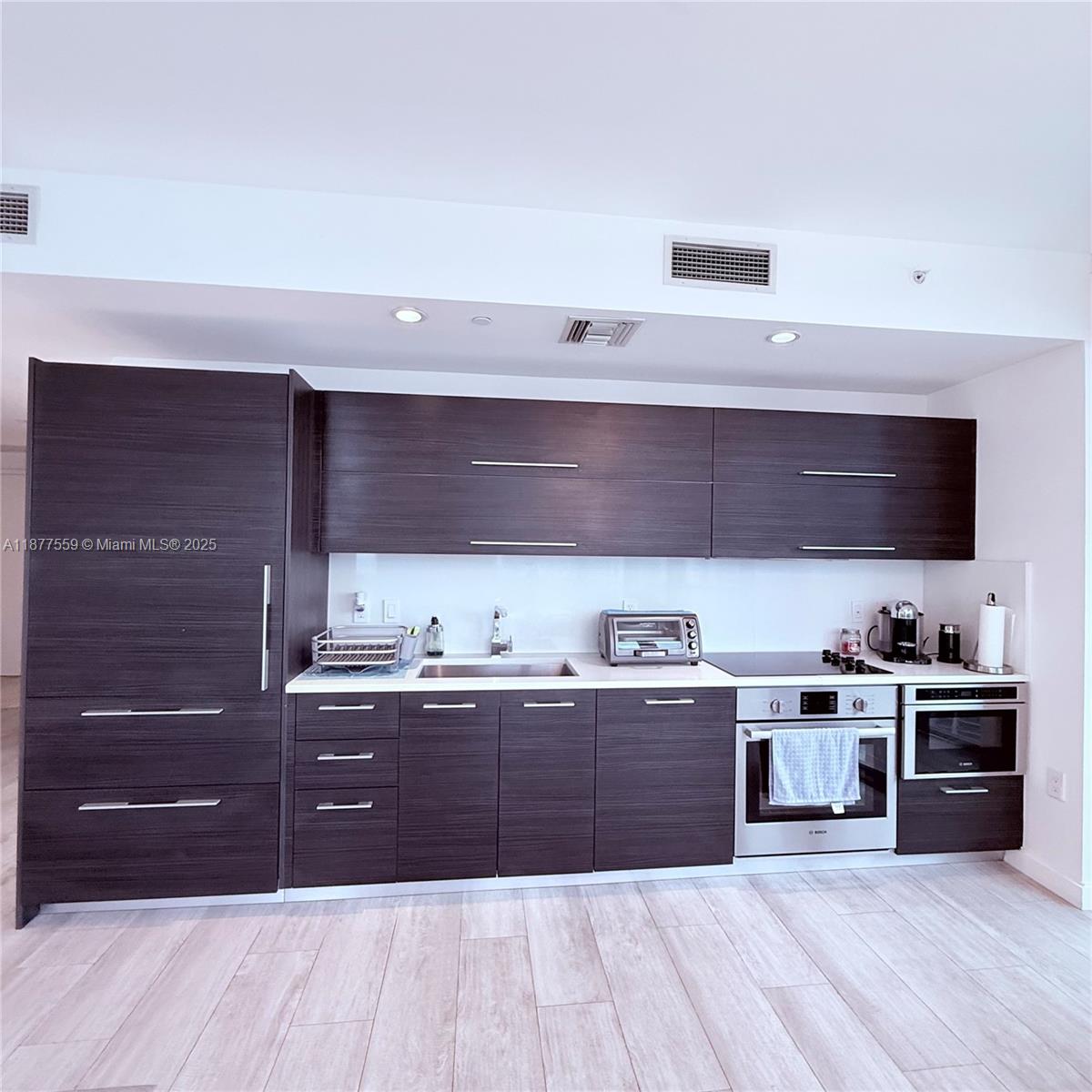 f3b61b38-7529 55 SW 9th St # 4003, Miami FL 33130 — #A11877559