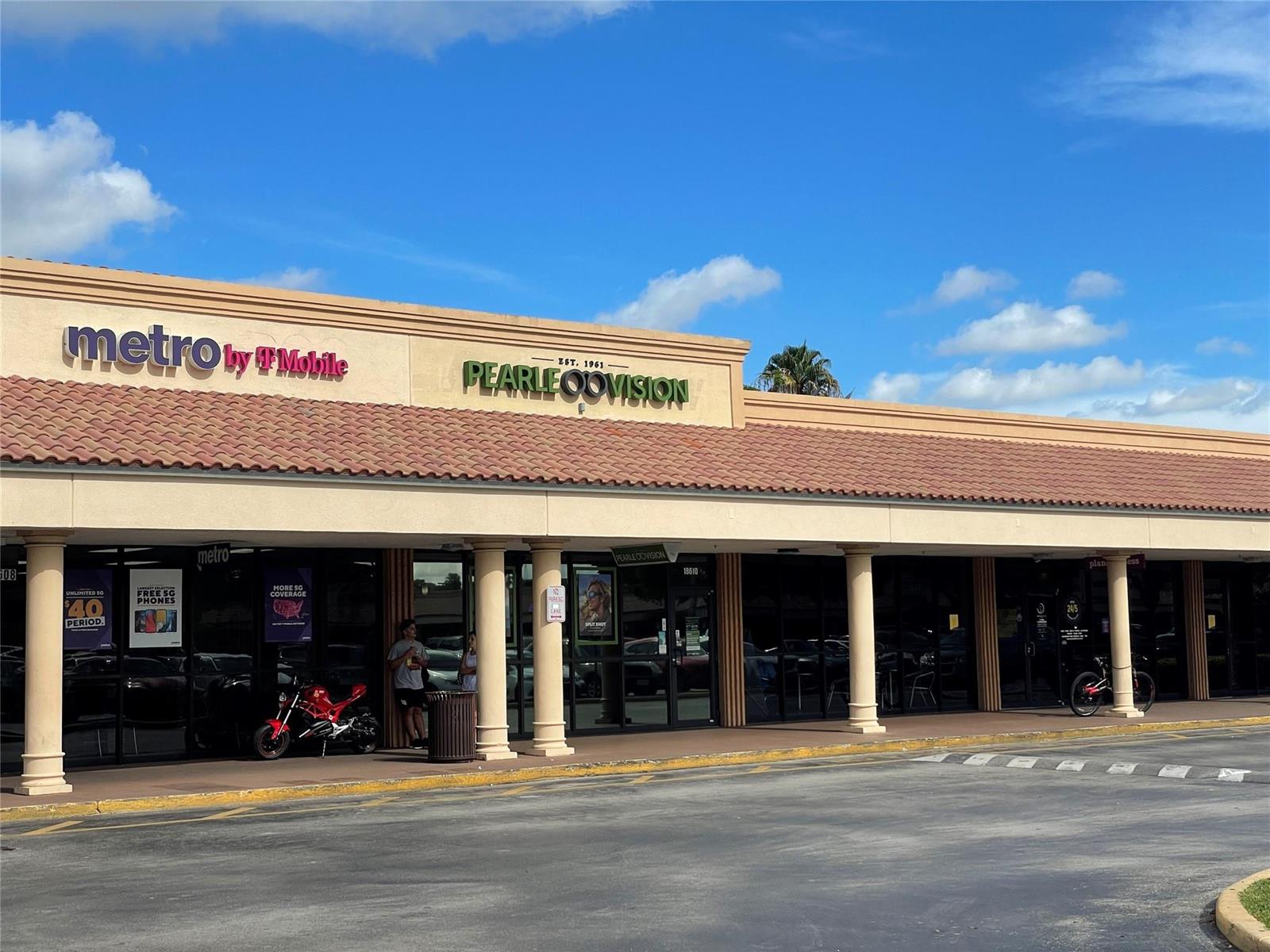 CREATOR: gd-jpeg v1.0 (using IJG JPEG v62), quality = 90 18606 NW 67th Avenue, Hialeah FL 33015 — #F10337475