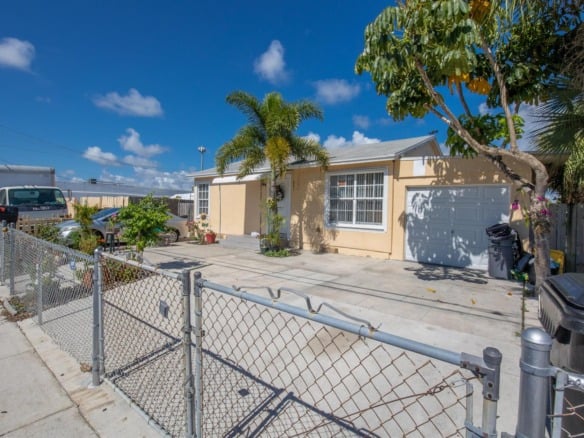 922 S Dixie Highway, FL 33460 — #R10891698