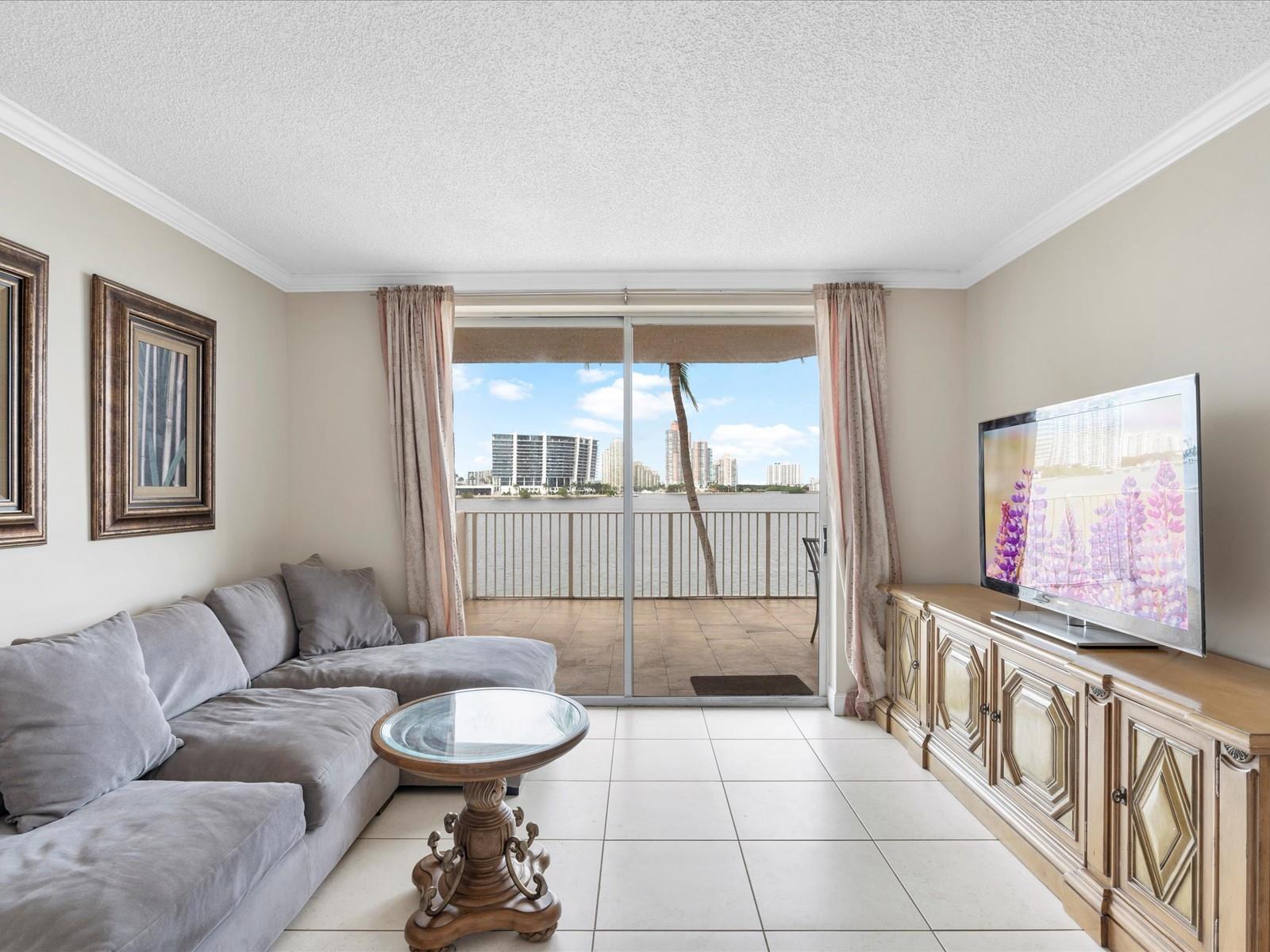 CREATOR: gd-jpeg v1.0 (using IJG JPEG v62), quality = 90 18260 N Bay Road # 304, Sunny Isles Beach FL 33160 — #F10403099