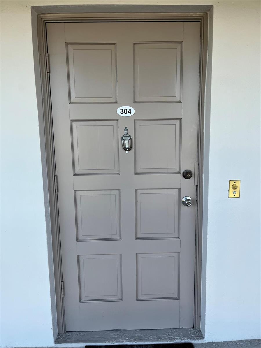 CREATOR: gd-jpeg v1.0 (using IJG JPEG v62), quality = 90 3100 N Palm Aire Drive # 304, Pompano Beach FL 33069 — #F10418110