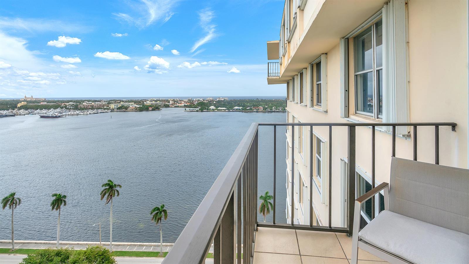 f3b61b38-7782 1801 S Flagler Drive # 1804, West Palm Beach FL 33401 — #R10995072