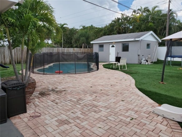 811 S Broadway, Lantana FL 33462 — #F10447621