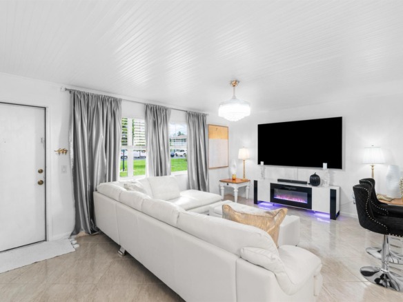 340 Horizons W # 102, Boynton Beach FL 33435 — #R11026631