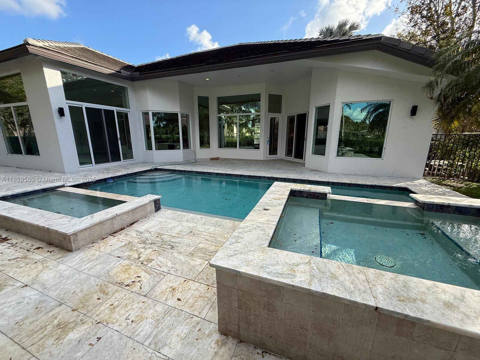 f3b61b38-955 2523 Montclaire Cir, Weston FL 33327 — #A11859560