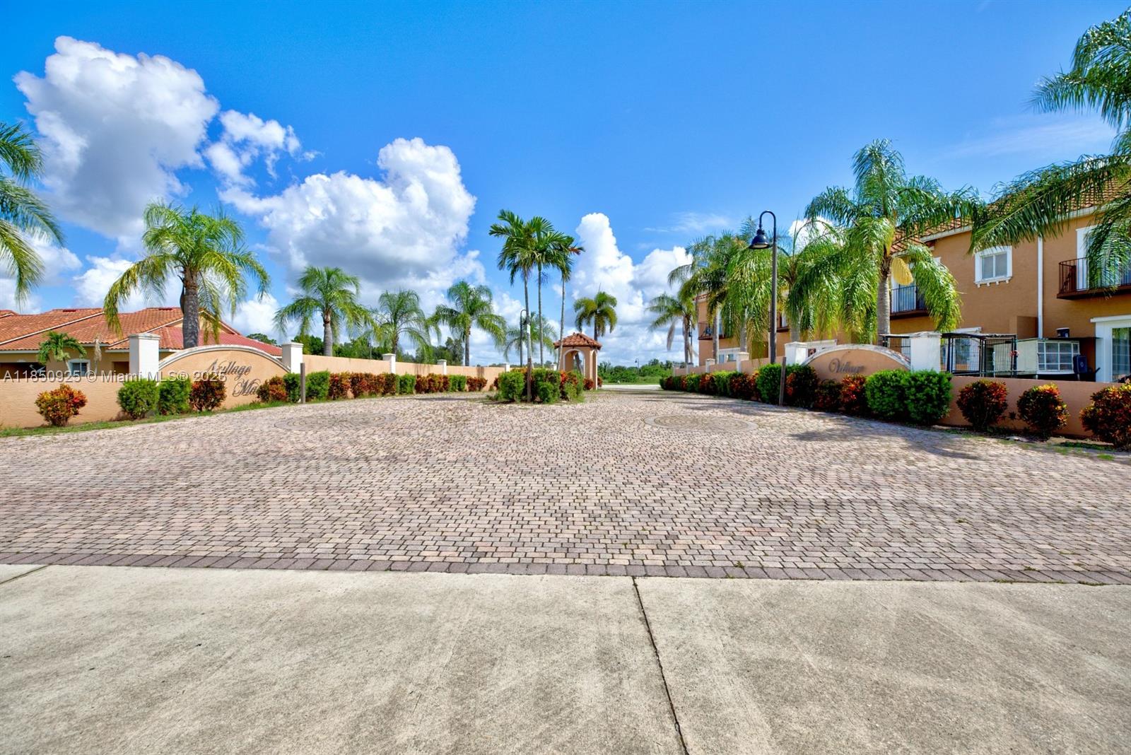 f3b61b38-988 2105 S US 27 Highway S, Lake Placid FL 33852 — #A11850925